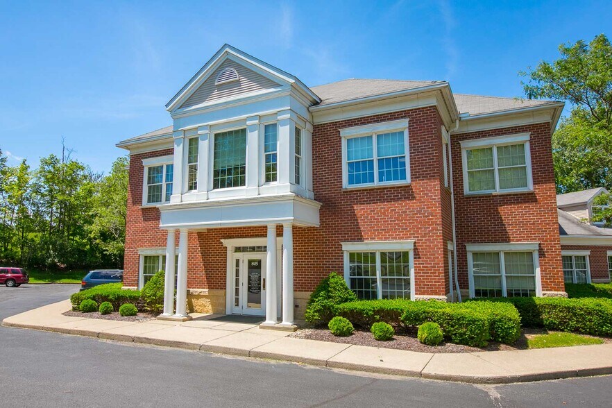 More Photos Of 807 E Washington St, Medina Office For Lease