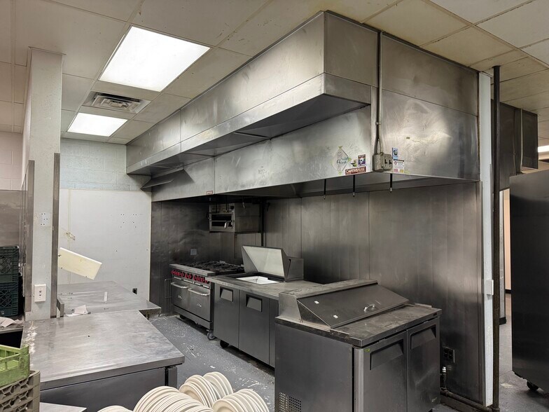 More Photos Of 5500 W Franklin Rd, Boise Restaurant For Lease