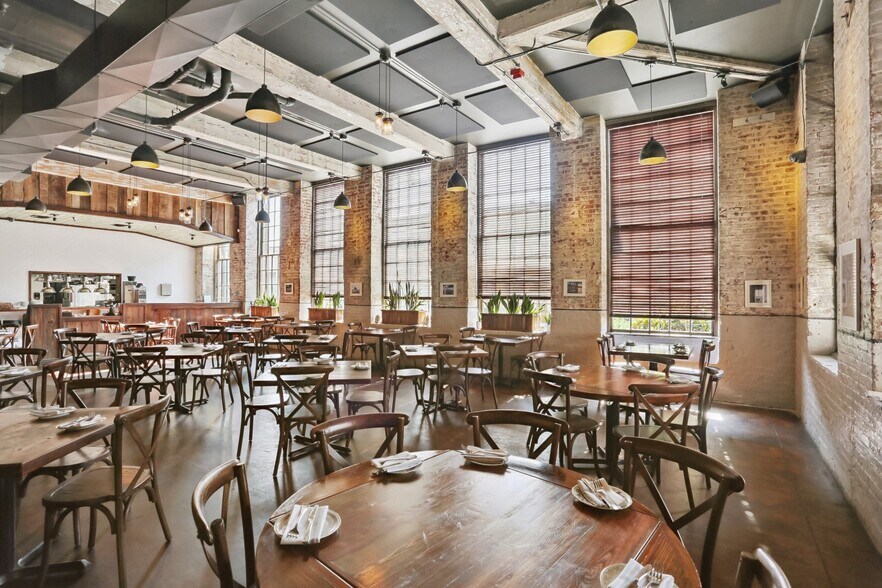 More Photos Of 1051 Annunciation St, New Orleans Restaurant For Sale