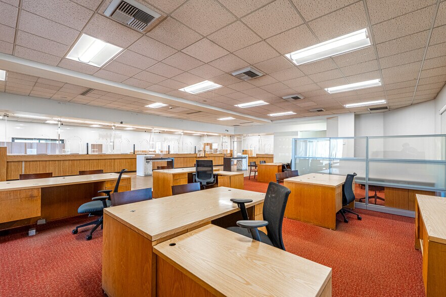 More Photos Of 2495 Lakeshore Dr, Lake Elsinore Bank For Sale