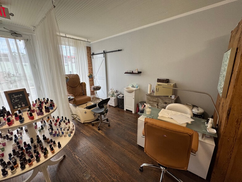 More Photos Of 51 E Lee St, Warrenton Storefront Retail Office For Sale