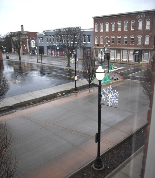More Photos Of 111 W Chestnut St, Jeffersonville Office For Lease