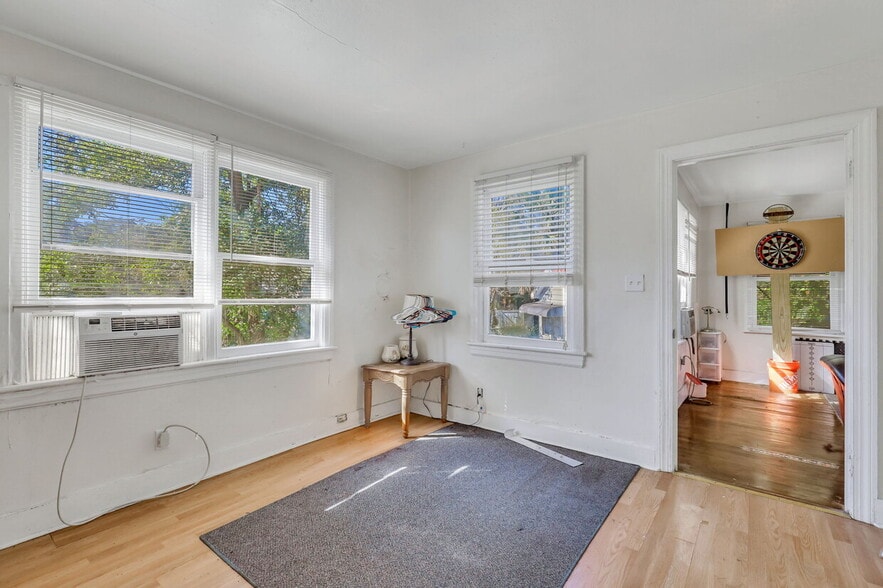 More Photos Of 2203 Skidaway Rd, Savannah Freestanding For Sale