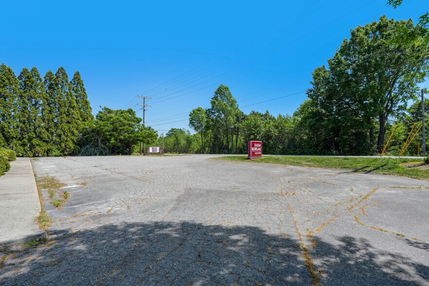 More Photos Of 3311 Burlington Rd, Greensboro Office For Sale