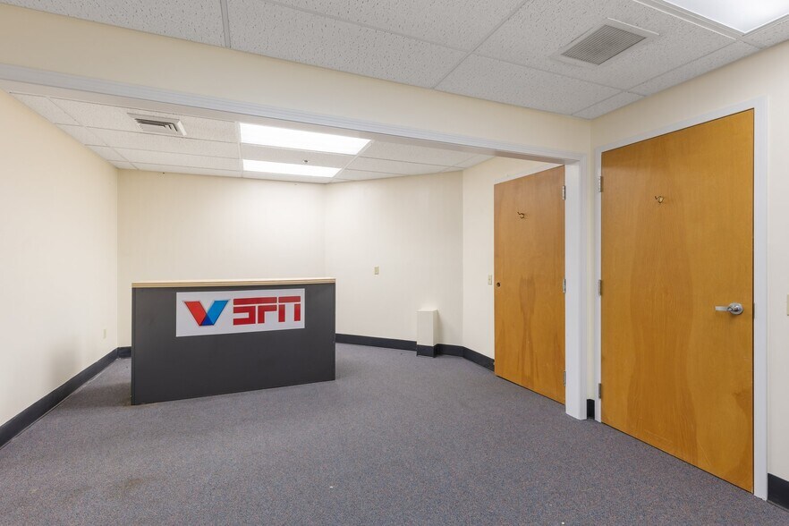 More Photos Of 19-25 Main St, Hartford Office Residential For Sale