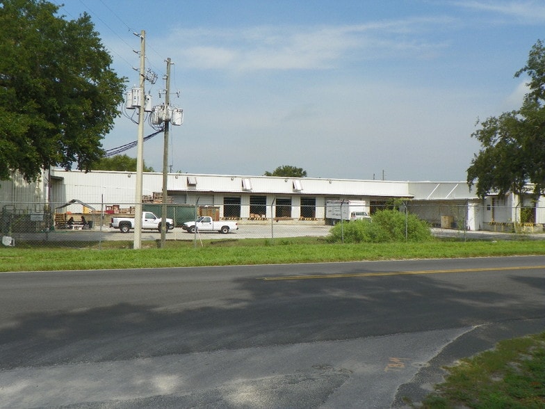 More Photos Of 1107 N Thomas Ave, Leesburg Warehouse For Lease