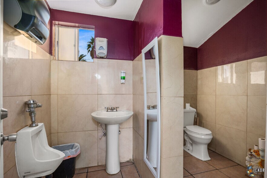 More Photos Of 8120 CA-111, Niland Flex For Sale