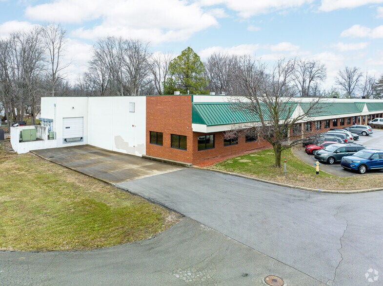 More Photos Of 4800-4820 Poplar Place Dr, Louisville Showroom For Lease
