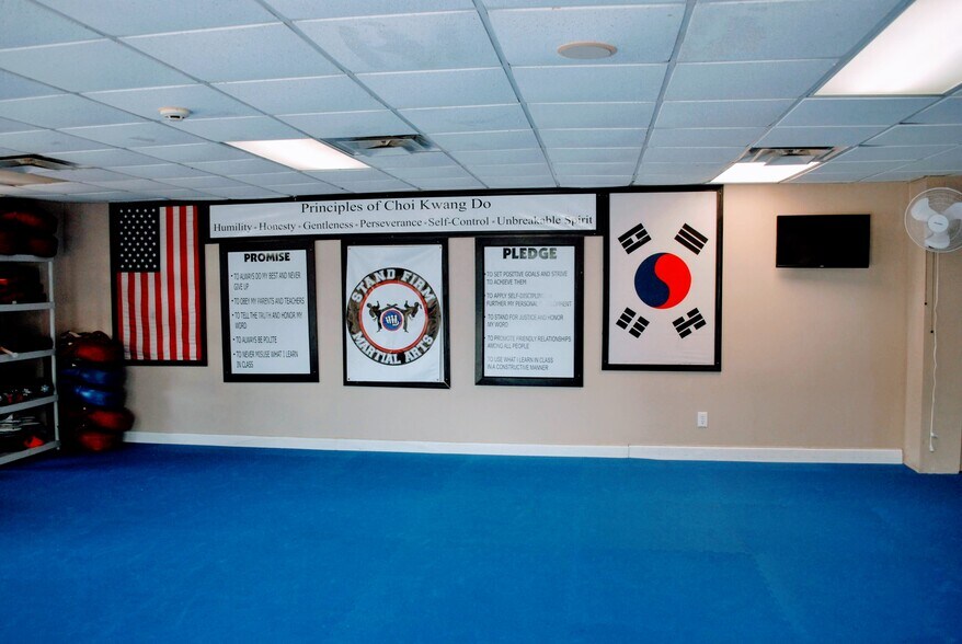 More Photos Of 6003 Main St, Lula Storefront Retail Office For Sale