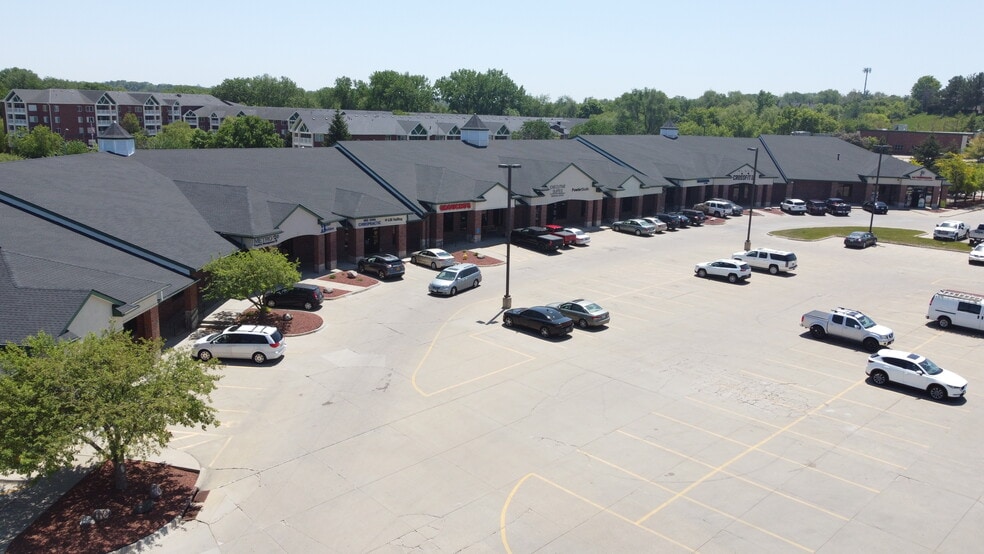 More Photos Of 2701-2823 86th St, Urbandale Unknown For Lease