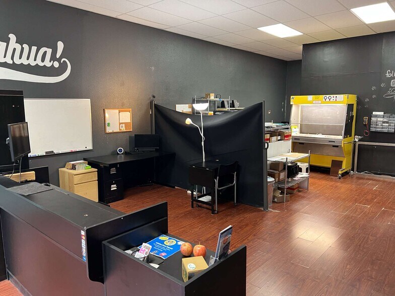 More Photos Of 1701-1719 SE Hawthorne Blvd, Portland Storefront For Sale