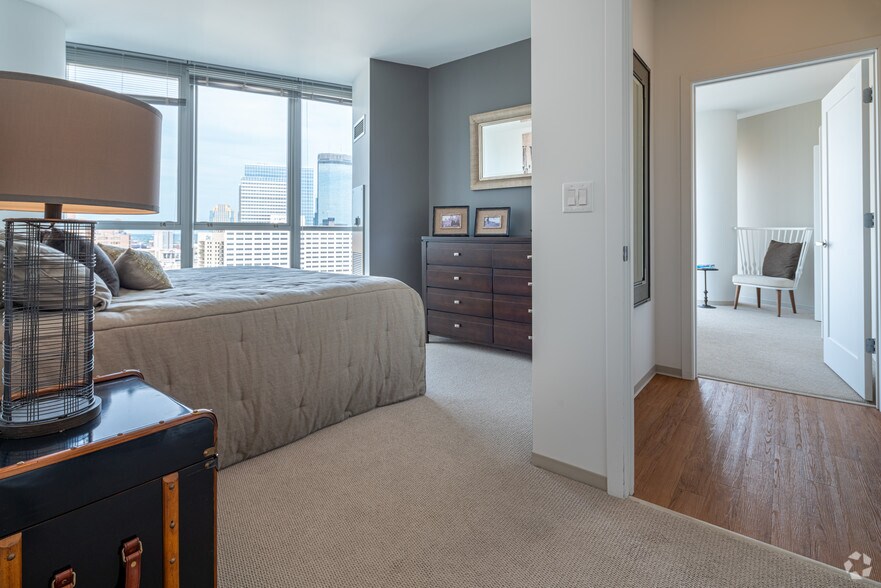 More Photos Of 1369 Spruce Pl, Minneapolis Apartments For Lease