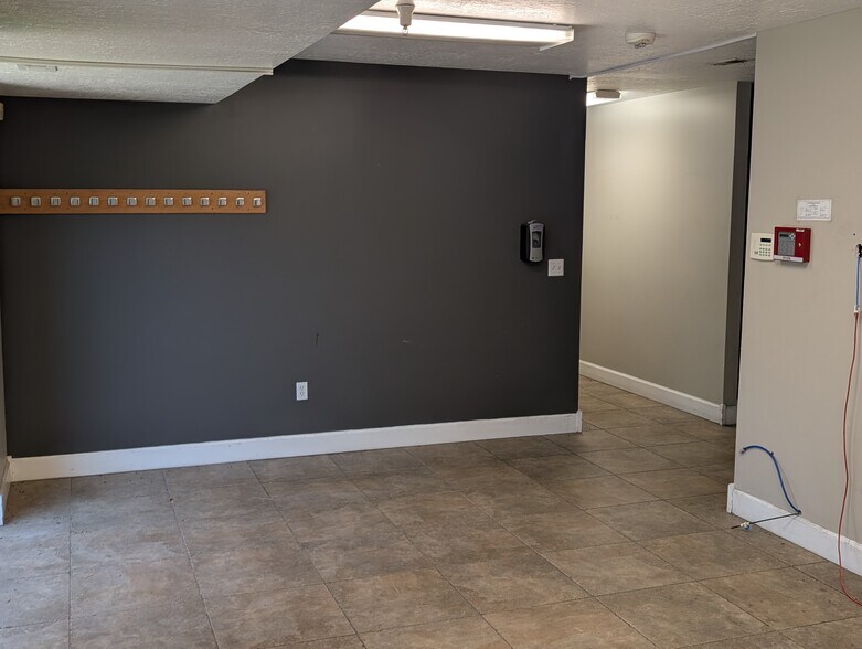 More Photos Of 649 W 9400 S, Sandy Warehouse For Lease