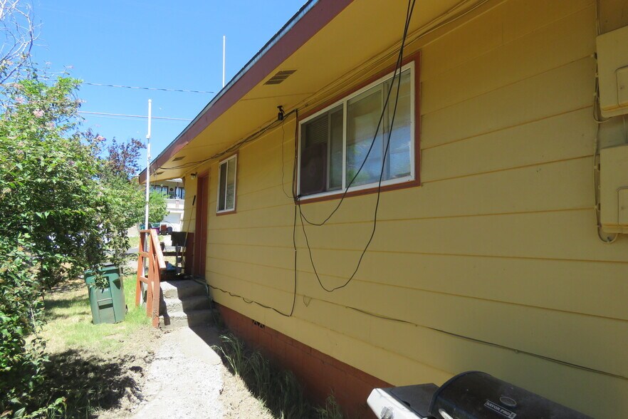 More Photos Of 326 Jefferson St, Klamath Falls Multifamily For Sale