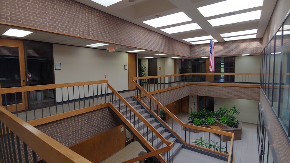 More Photos Of 2470 Gray Falls Dr, Houston Office For Lease