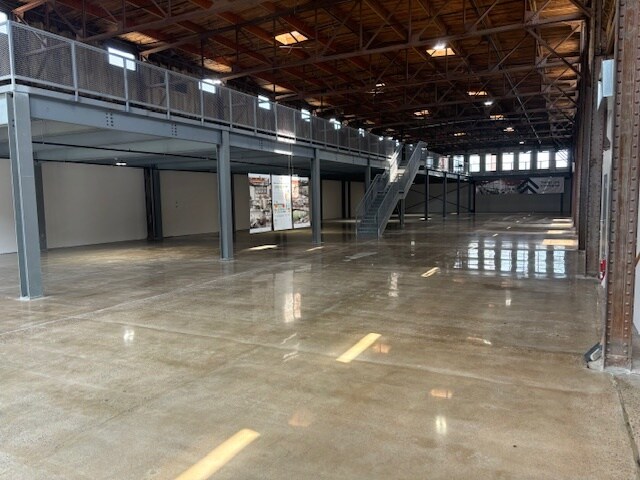 More Photos Of 1325 Quincy St NE, Minneapolis Loft Creative Space For Lease