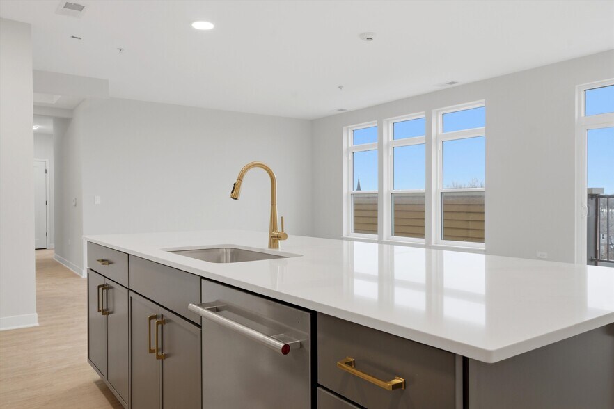 More Photos Of 1850 Glenview Rd, Glenview Apartments For Lease