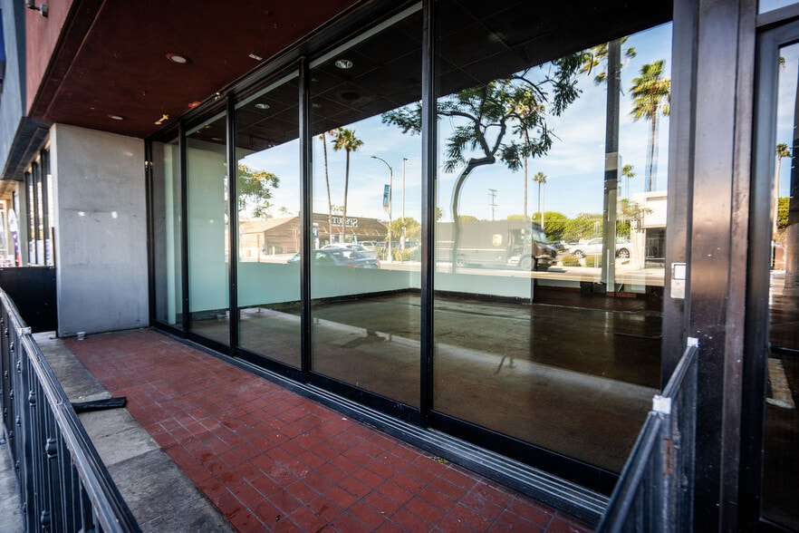 More Photos Of 1221-1231 Garnet Ave, San Diego Storefront For Lease