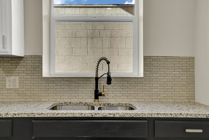 More Photos Of 1710 Montana Ave, El Paso Office For Sale