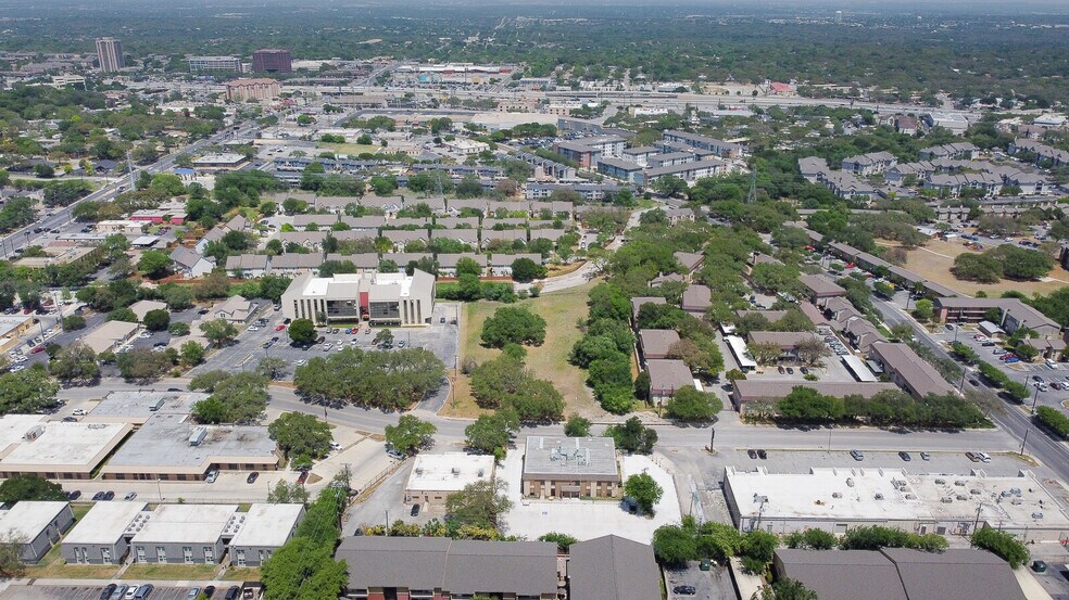 More Photos Of 4139 Gardendale St, San Antonio Office For Sale
