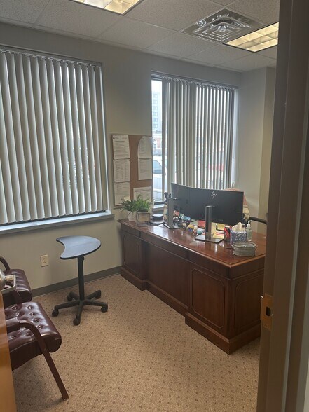 More Photos Of 175 Walnut St, Lockport Office For Lease