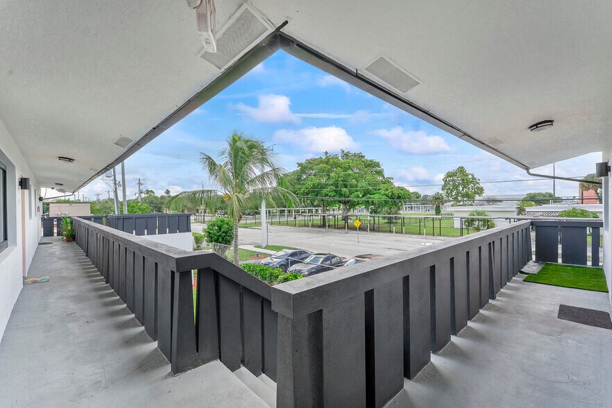More Photos Of 940 NW 8th Ave, Pompano Beach Apartments For Sale