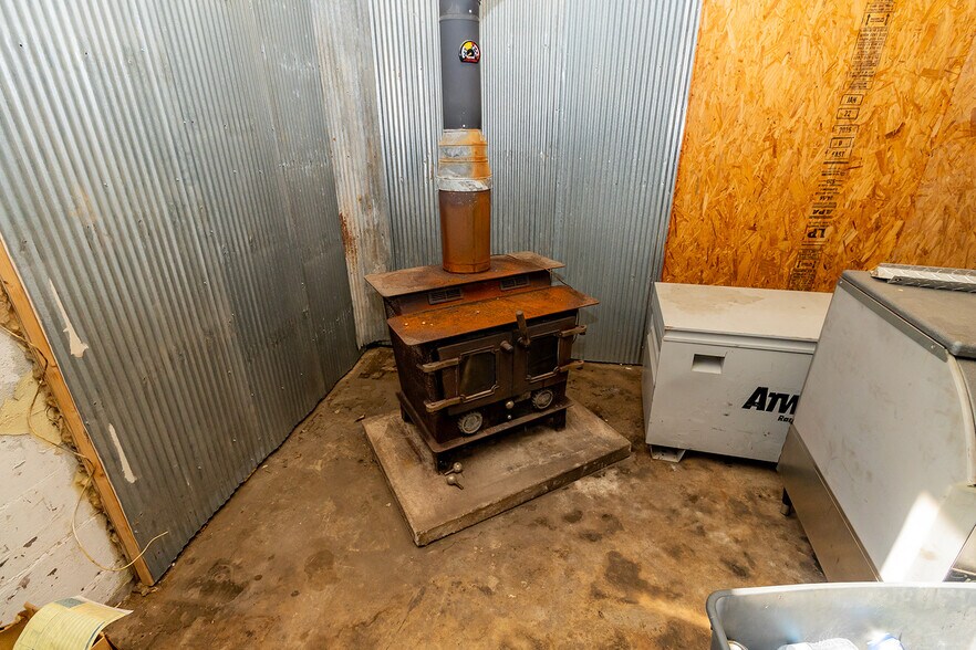 More Photos Of 1627 S Hillside St, Wichita Freestanding For Sale