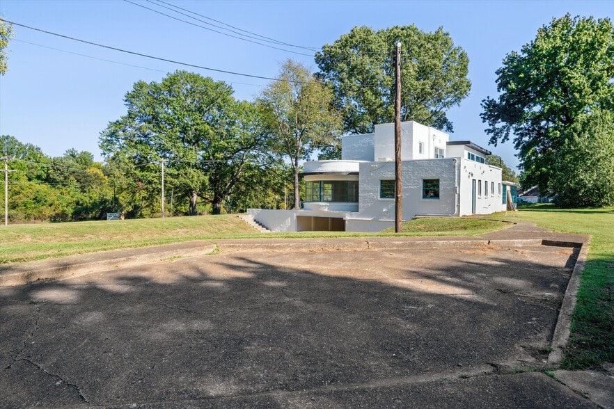 More Photos Of 3590 Thomas St, Memphis Office For Sale