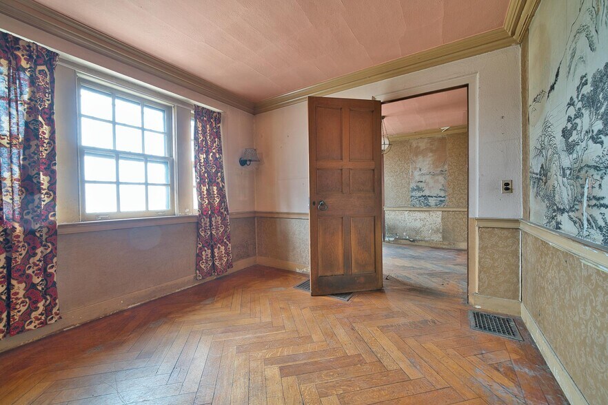 More Photos Of 1989 W Grand Blvd, Detroit Office Residential For Sale