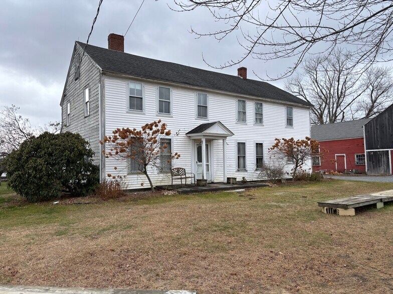 More Photos Of 138 Main Rd, Westhampton Specialty For Sale