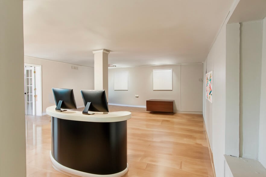 More Photos Of 1044 Baxter St, Athens Freestanding For Sale