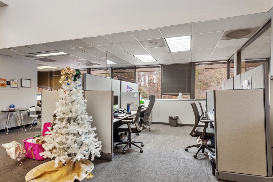 More Photos Of 3066 Mercer University Dr, Chamblee Office For Sale