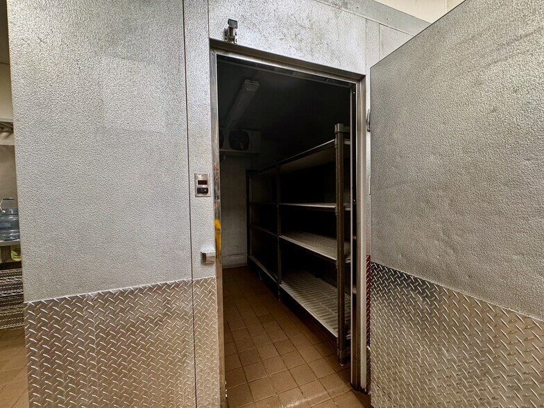 More Photos Of 5015 Hinkleville Rd, Paducah Restaurant For Lease