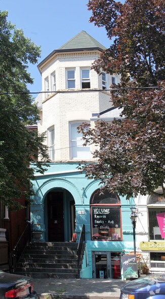 More Photos Of 748 Bathurst St, Toronto Unknown For Lease