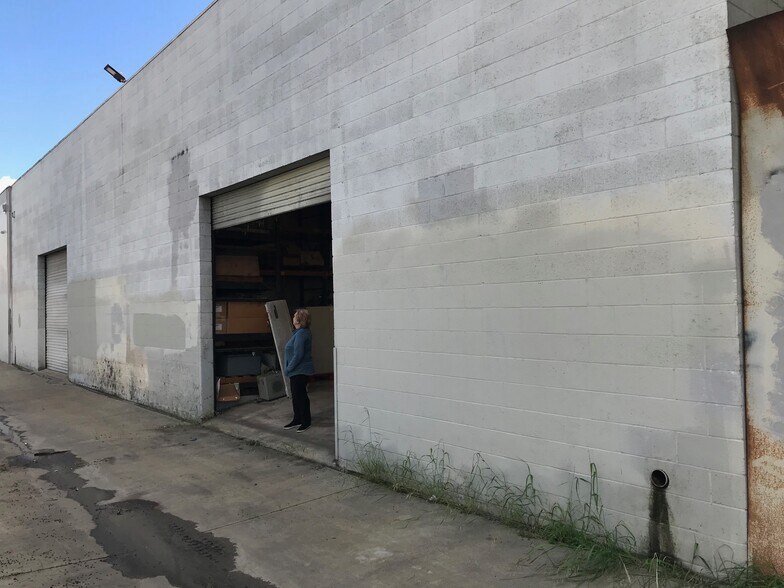 More Photos Of 1705-1711 E Mauretania St, Wilmington Warehouse For Sale