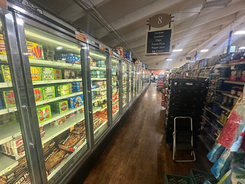 More Photos Of 143 Davis Rd, Happy Camp Storefront For Sale