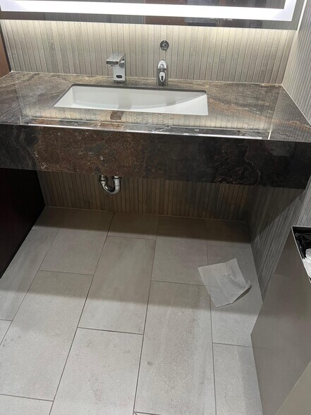 More Photos Of 9400-9414 Brighton Way, Beverly Hills Medical For Lease