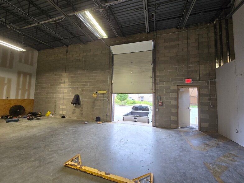 More Photos Of 2960 Technology Pl, Waldorf Research And Development For Lease