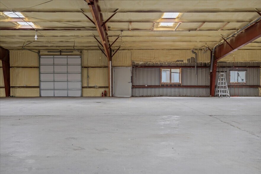 More Photos Of 2302 W Lincolnway, Cheyenne Light Manufacturing For Lease
