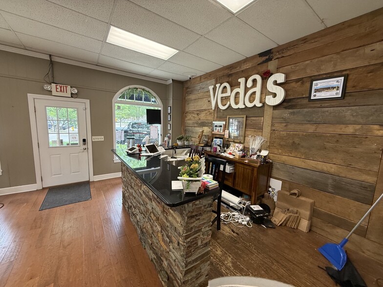 More Photos Of 27 S Public Square, Murfreesboro Storefront Retail Office For Lease