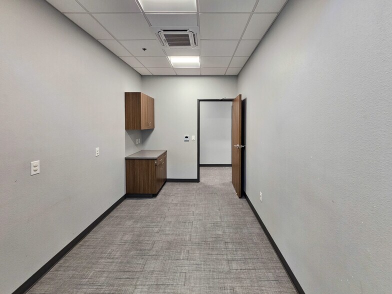 More Photos Of 6450 Central Park Blvd, Abilene Medical For Sale
