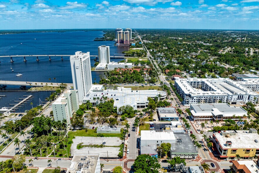 More Photos Of 2401 1st St, Fort Myers Office Residential For Lease