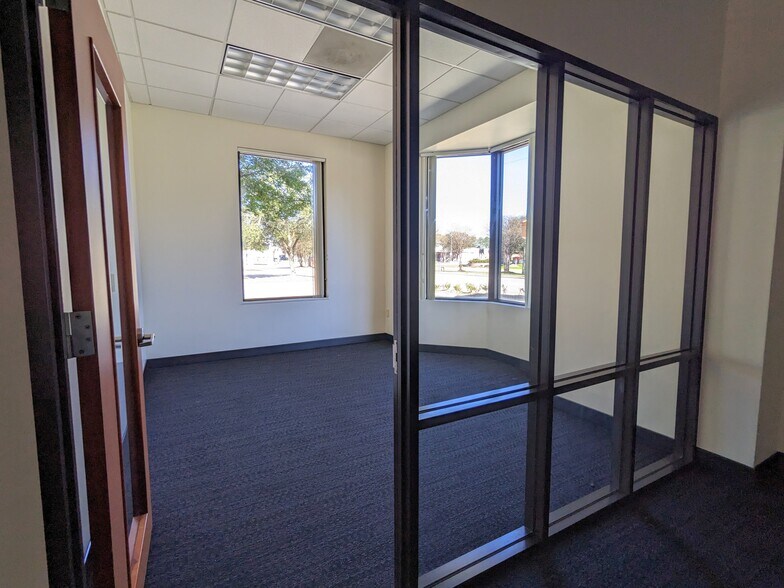 More Photos Of 18505 Champion Forest Dr, Spring Unknown For Lease