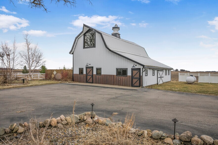 More Photos Of 90917 240th St, Austin Light Distribution For Sale