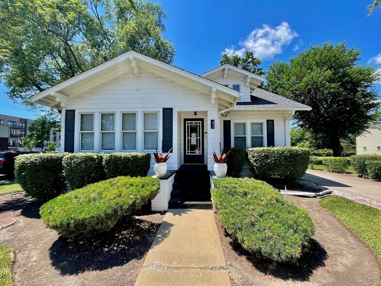 More Photos Of 406 N Hough St, Barrington Office Residential For Sale