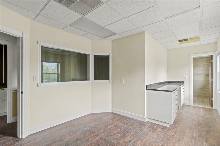 More Photos Of 530 E Main St, Chester Medical For Sale