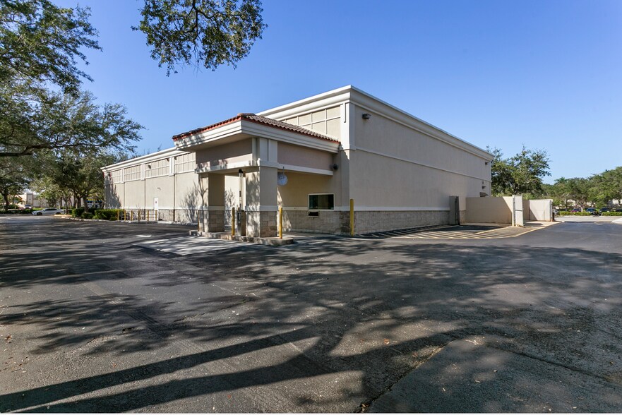 More Photos Of 645 N University Dr, Coral Springs Drugstore For Lease
