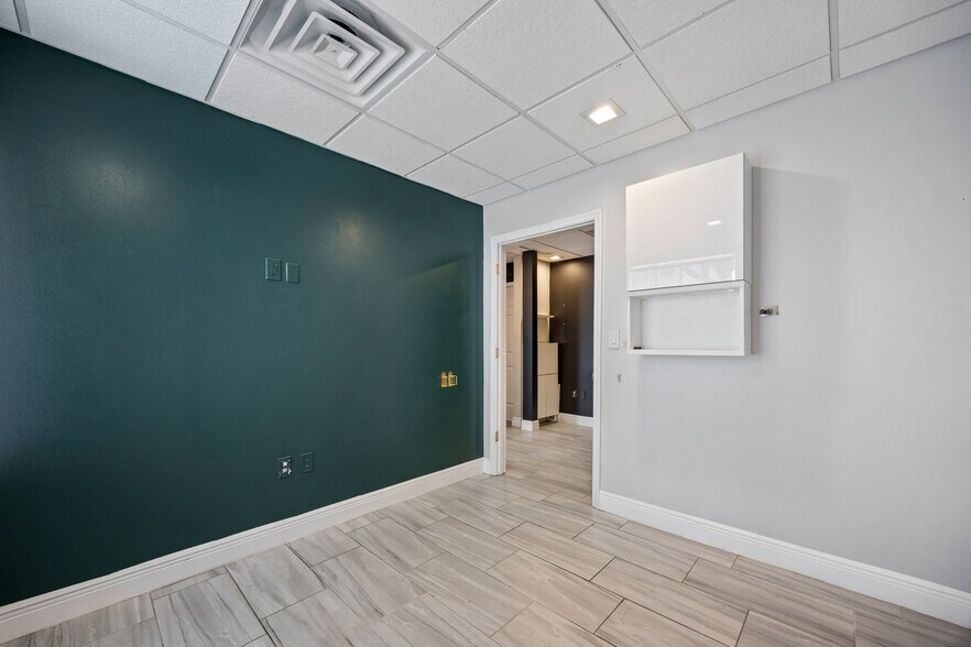 More Photos Of 8255 Wickham Rd, Melbourne Office For Lease