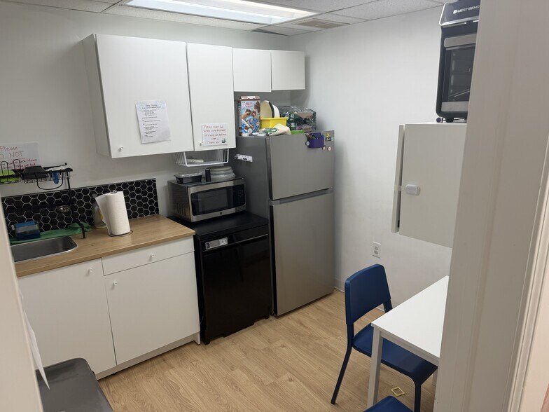 More Photos Of 304 Federal Rd, Brookfield Office For Sale