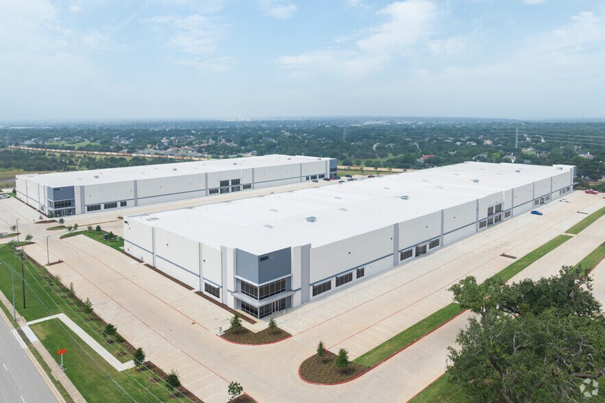 More Photos Of 2100 Chisholm Trail Rd, Round Rock Distribution For Lease